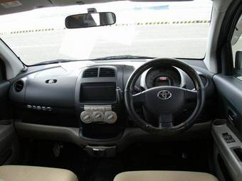 2004 Toyota Passo Photos