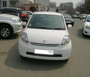 2004 Toyota Passo Photos