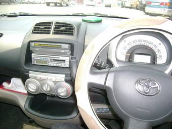 2004 Toyota Passo Images