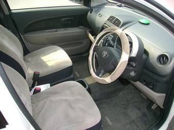 2004 Toyota Passo Pictures