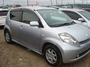 2004 Toyota Passo Images