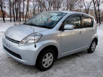 2004 Toyota Passo Pictures