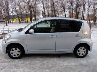 2004 Toyota Passo Pictures