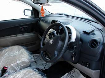2004 Toyota Passo Pictures