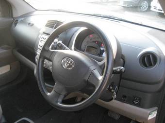 2004 Toyota Passo Photos