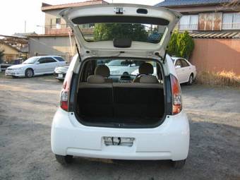 2004 Toyota Passo Photos