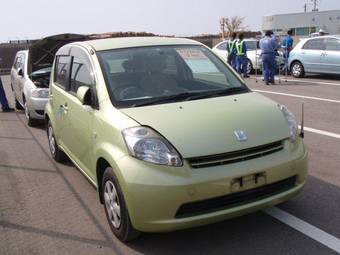 2004 Toyota Passo Photos