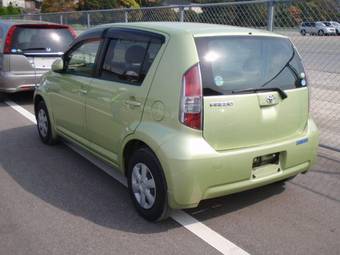 2004 Toyota Passo Pictures