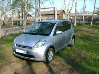 2004 Toyota Passo Pictures