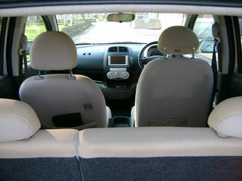 2004 Toyota Passo Images