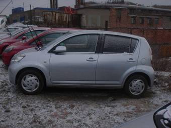 2004 Toyota Passo Images