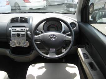 2004 Toyota Passo Photos