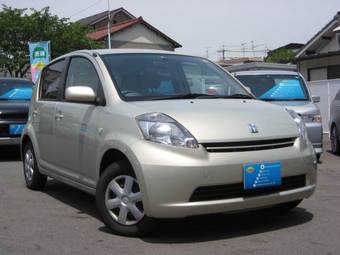 2004 Toyota Passo Pictures