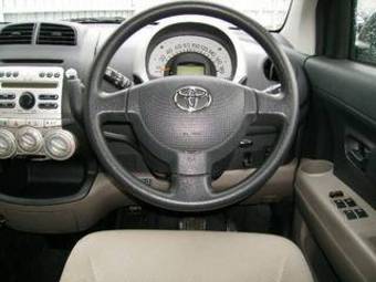 2004 Toyota Passo Pictures