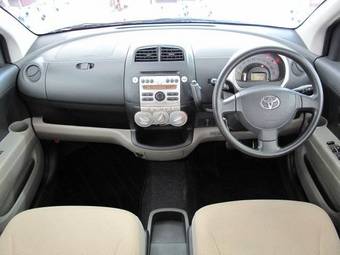 2004 Toyota Passo Images