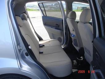 2004 Toyota Passo Images