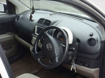 2004 Toyota Passo Photos