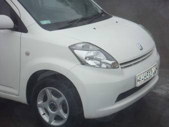 2004 Toyota Passo Photos