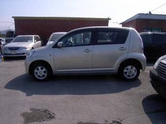 2004 Toyota Passo Photos
