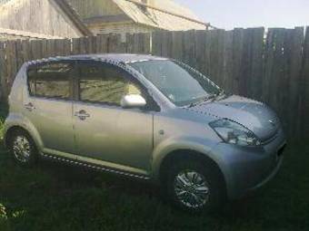 2004 Toyota Passo Photos