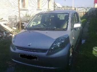2004 Toyota Passo Photos