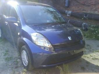 2004 Toyota Passo Photos