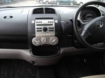 2004 Toyota Passo Photos