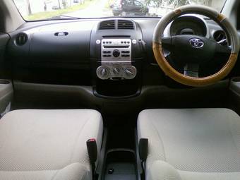 2004 Toyota Passo Photos