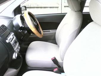 2004 Toyota Passo Photos