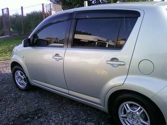 2004 Toyota Passo Images