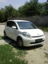 2004 Toyota Passo Photos