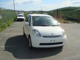 2004 Toyota Passo Images