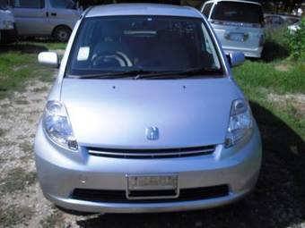 2004 Toyota Passo Pictures