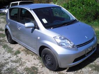 2004 Toyota Passo Pics