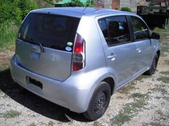 2004 Toyota Passo Pictures