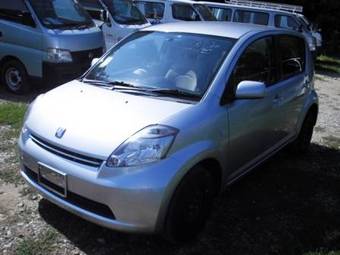 2004 Toyota Passo Photos