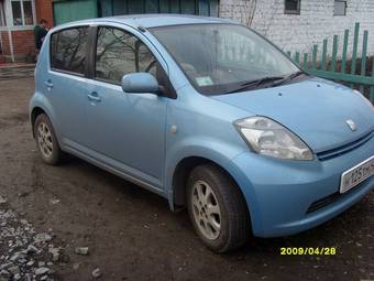 2004 Toyota Passo Photos