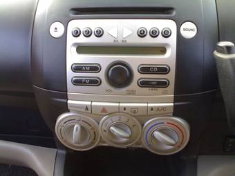 2004 Toyota Passo Images