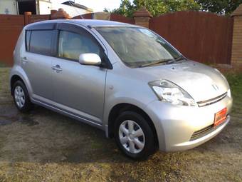 2004 Toyota Passo Photos