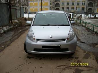 2004 Toyota Passo Pictures