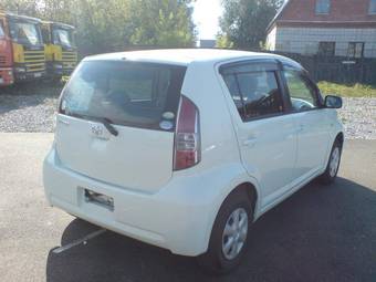 2004 Toyota Passo Pictures