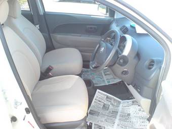 2004 Toyota Passo Pictures