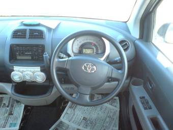 2004 Toyota Passo Photos