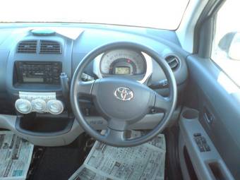 2004 Toyota Passo Photos