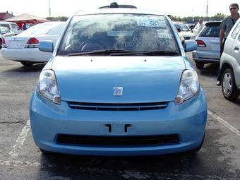 2004 Toyota Passo Images