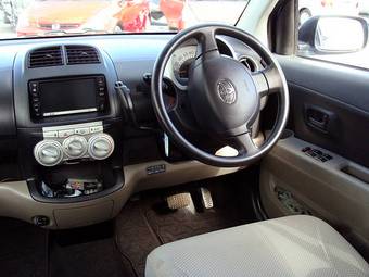 2004 Toyota Passo Pictures