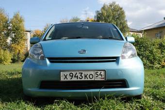 2004 Toyota Passo Photos