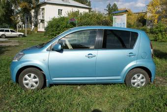 2004 Toyota Passo Photos