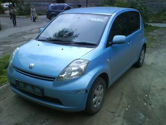 2004 Toyota Passo Pics