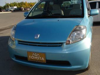 2004 Toyota Passo Pictures